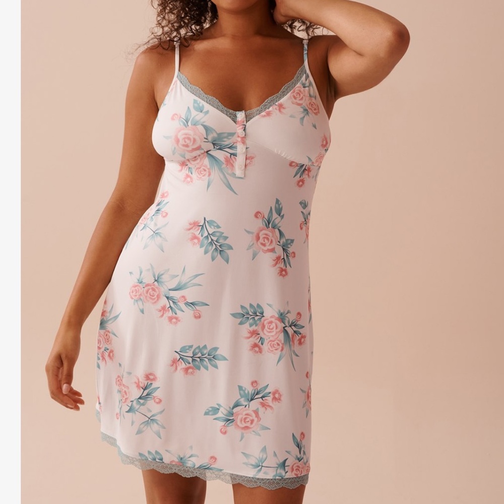 Pajamas /Nightshirts / Rose Garden Print Soft Nightie